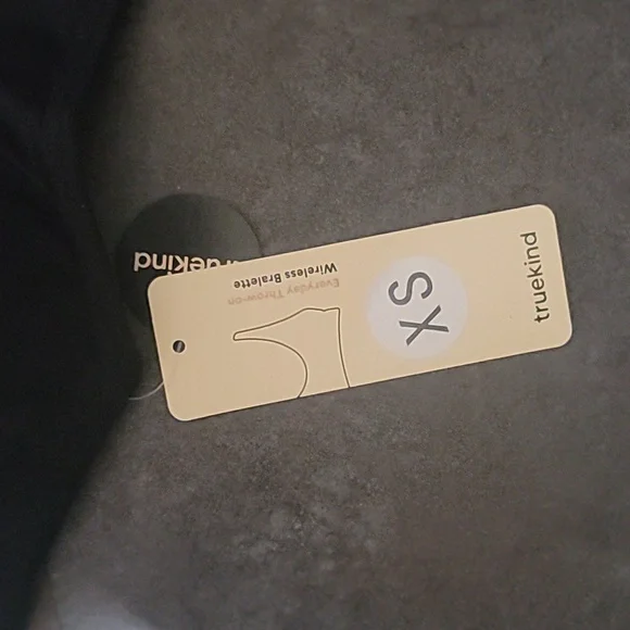 NWT Truekind Everyday Throw-on Wireless Bralette Bra Black Seamless Size XS - Picture 4 of 4